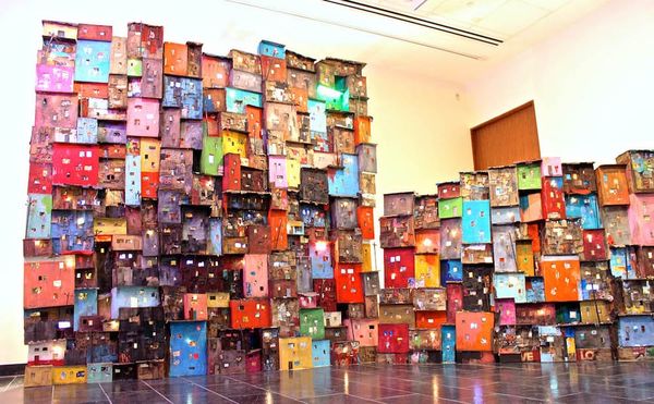 Miniature Dioramas That Contain the Chaos of the World