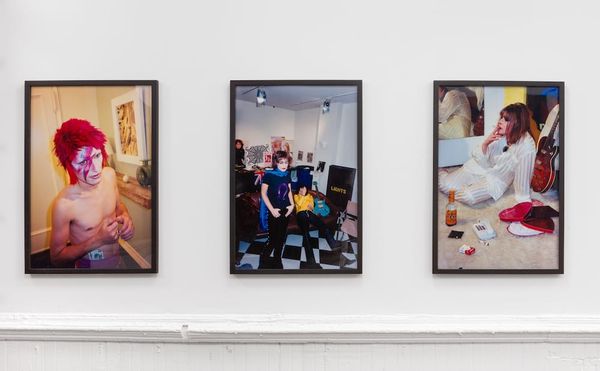 A Satire of the Moneyed ’90s Art Scene that Resonates Today