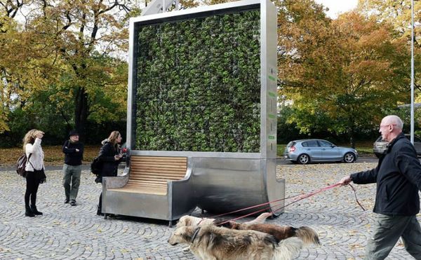 A Moss Wall with the Pollution-Eating Power of 275 Trees