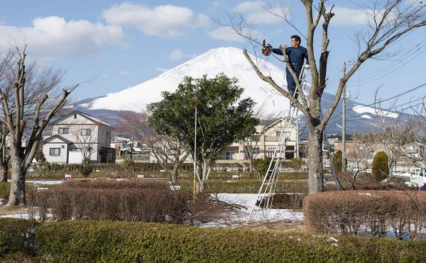 A Photographic Tribute to Hokusai’s Thirty-six Views of Mount Fuji