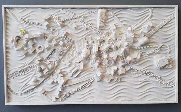 Marble Reliefs that Flow Against the Tide of Contemporary Life