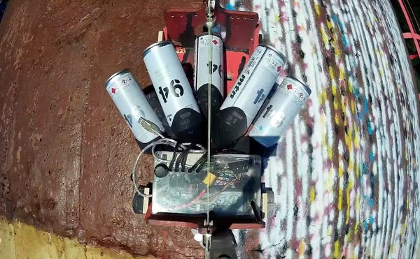 New Spray-painting Robot Creates 98-Foot-Tall Mural in Estonia