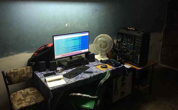 Delivering the Internet, an Underground Network Keeps Cubans Connected