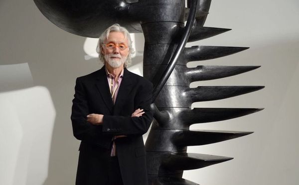 Wendell Castle portrait with A New Environment (2013) at Friedman Benda, New York (image courtesy Friedman Benda and Wendell