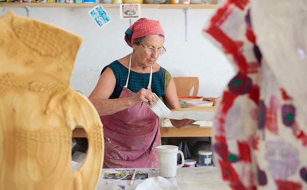 Portrait of Betty Woodman (photo by Stefano Porcinai, courtesy Salon 94)