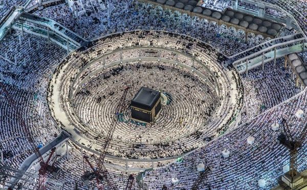 Documenting Experiences of Mecca Both Sacred and Irreverent