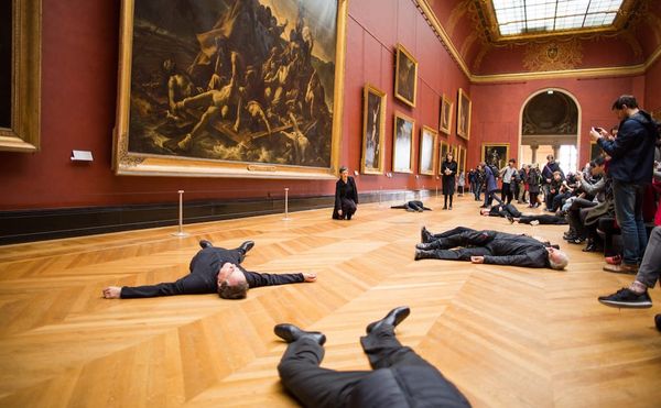 Libérons le Louvre's performance on Monday (photo by Libérons le Louvre)