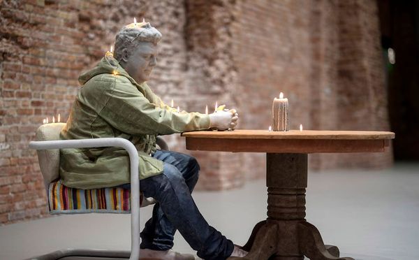 Urs Fischer, “Untitled” (2011), paraffin wax mixture, pigment, steel, wicks 136.8 x 117.7 x 191.3 cm, Pinault Collection (pho