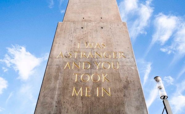 Olu Oguibe, "Das Fremdlinge und Flüchtlinge Monument" ("Monument for strangers and refugees," 2017), concrete, Königsplatz Ka