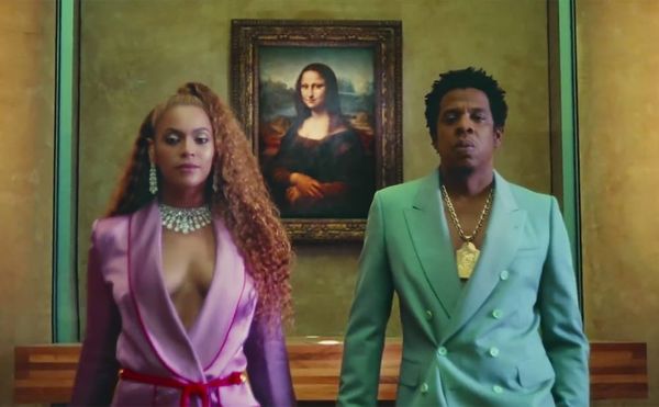 Beyoncé and Jay-Z in front of Leonardo da Vinci's Mona Lisa in the video for "Apeshit" (all screenshots by the author via You