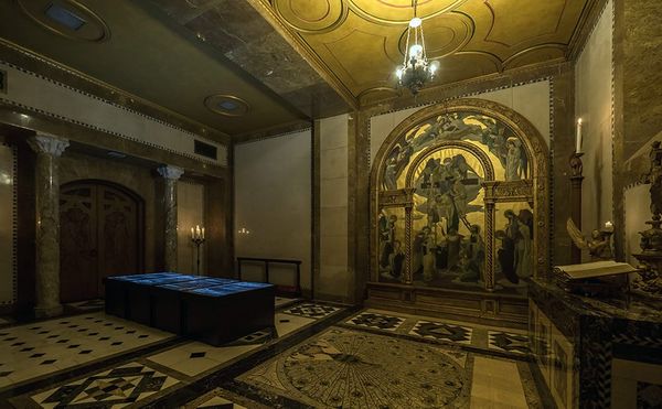 In the Chapel of a Michigan Church, an Artist Creates a Lamentation for Syrian Refugees