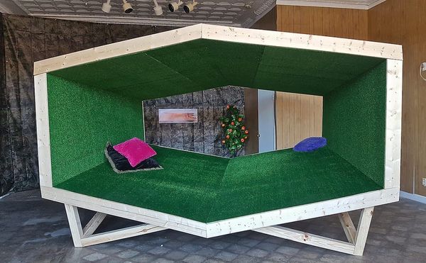 A David Lynch-Like Show Revolves Around the Remains of a Turkey Named Lola