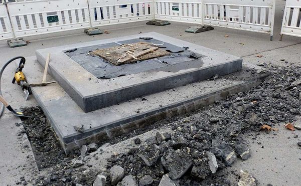 On Day of German Unity, City of Kassel Removes Artist’s Monument for Refugees