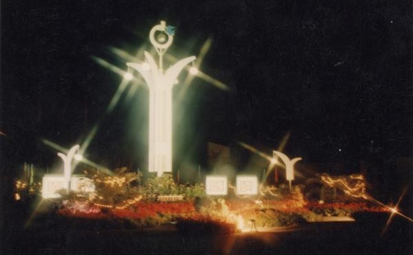 A Filmmaker Explores His Mother's Youth and Parses Her Disturbing Dreams