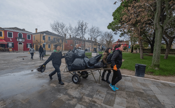 Volunteers Mobilize to Save Venice’s Cultural Heritage After Historic Floods