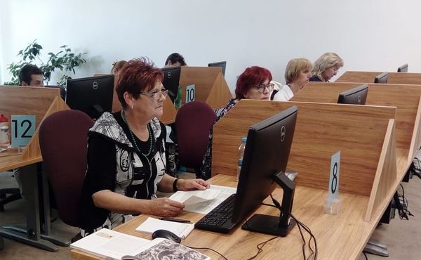 Online Images Reinforce Gender Biases Around Professions, Study Says