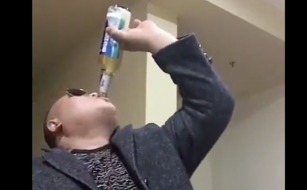 This Self-Described "Chinese Peasant" Has Become the Twitter God of Drinking