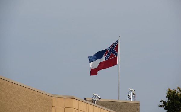 Mississippi Leaders Urge Redesign of State Flag to Remove Confederate Battle Flag