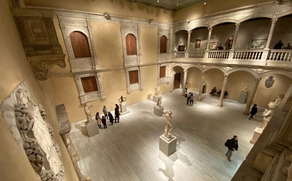 Metropolitan Museum Will Now Pay All Interns