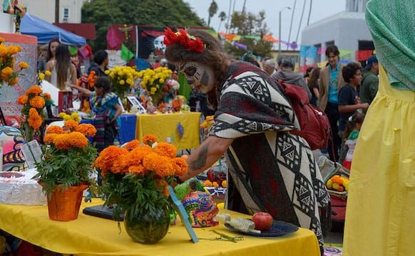 This Día de Los Muertos, Help Create a Beautiful Altar to the Dead