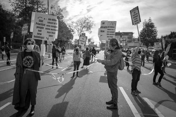Teachers, Staff Block Traffic in Escalating Labor Dispute at California College of the Arts