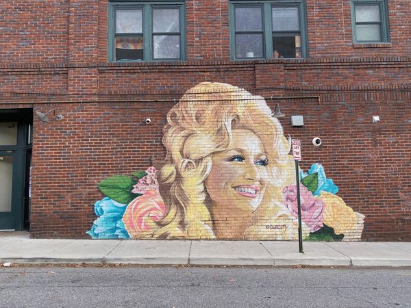 A Dolly Parton Statue Might Be Coming to Nashville, Tennessee