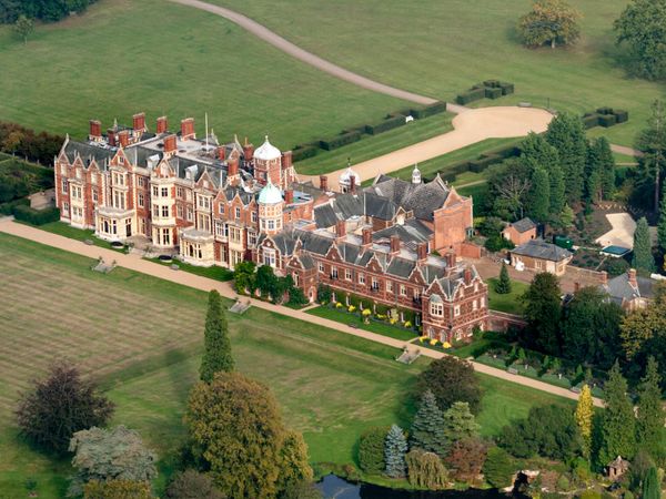 UK Police Are Prohibited From Searching the Queen’s Home for Looted Goods