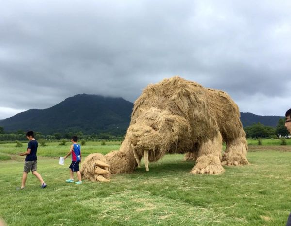 In Japan, Enormous Straw Sculptures Pop Up After Annual Rice Harvest
