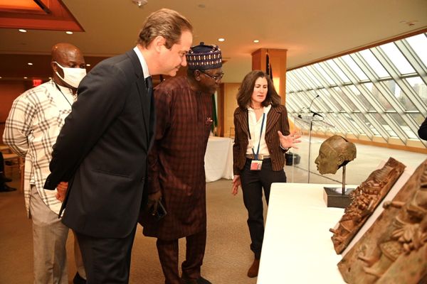 In Ceremony, Met Museum Officially Returns Benin Bronzes to Nigeria