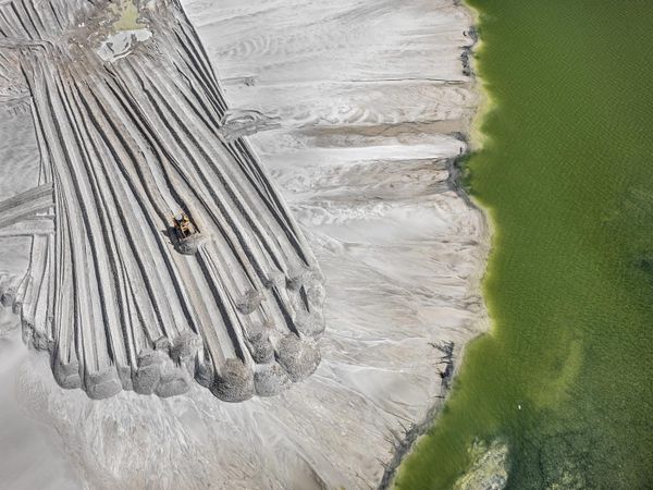 Edward Burtynsky, Who Captures Reality of Environmental Disaster, Recognized for “Outstanding Contribution to Photography”