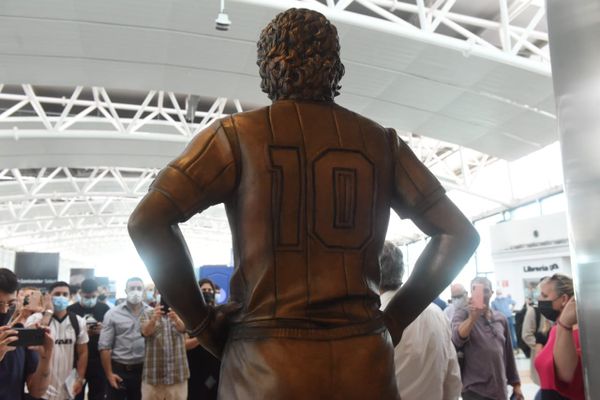 Life-Sized, 3D-Printed Statue of Maradona Lands in Buenos Aires Airport