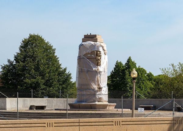 A Removed Columbus Monument in Chicago Makes a Baffling Return