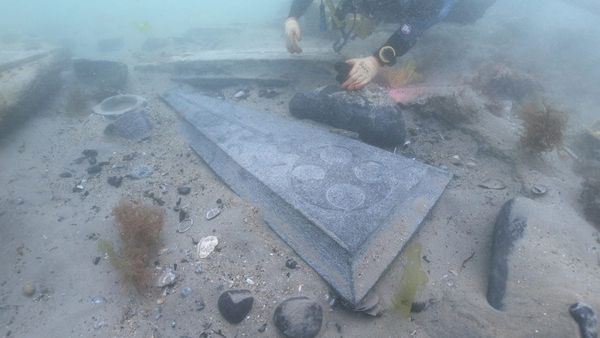 Archaeologists Discover England’s Oldest Surviving Shipwreck