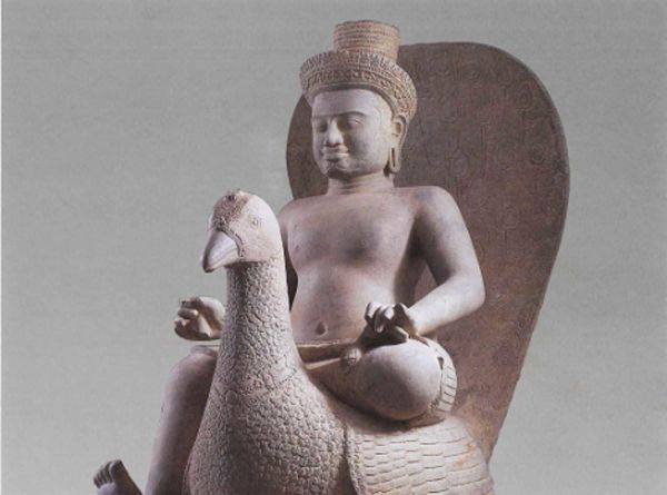 US Returns 30 Artifacts Stolen From Cambodia