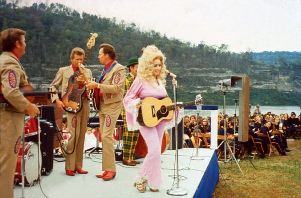 Dolly Parton Wants to Open a Museum in Nashville