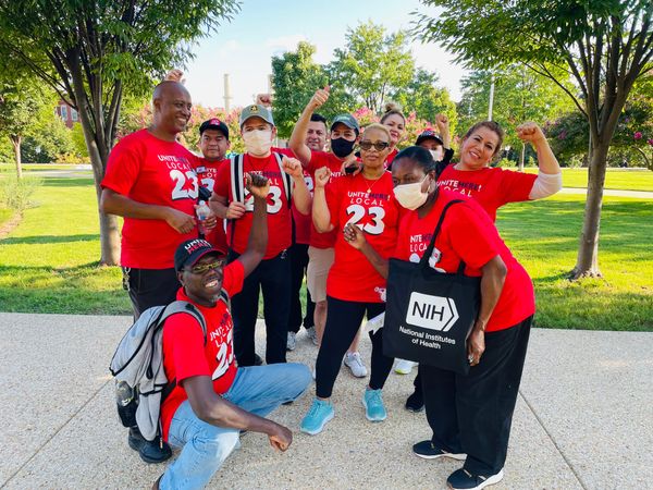 Smithsonian Cafeteria Workers Call for Higher Wages