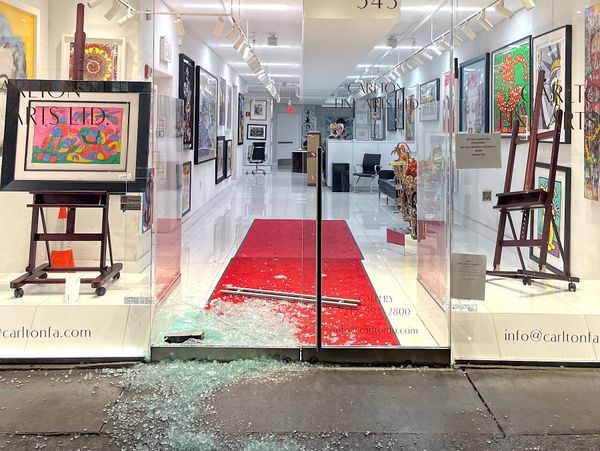 Thief Makes Off With $100K Chagall in NYC Gallery Break-In