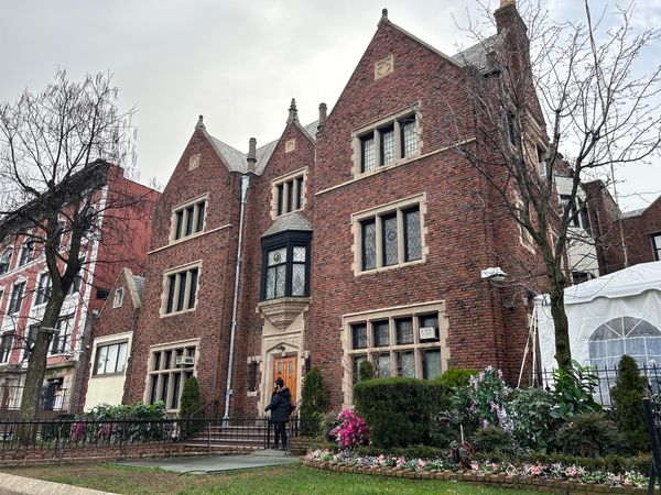 The Famous History of the Brooklyn Synagogue That Went Viral