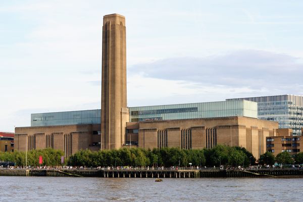 Man Dies After Falling From Tate Modern Museum in London