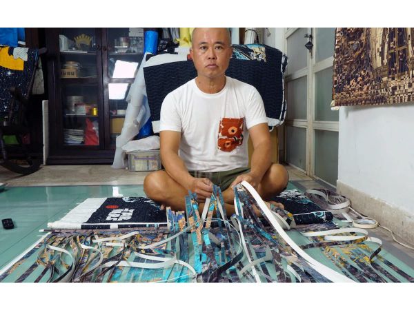 How Dinh Q. Lê Unpacked Belonging Through Weaving
