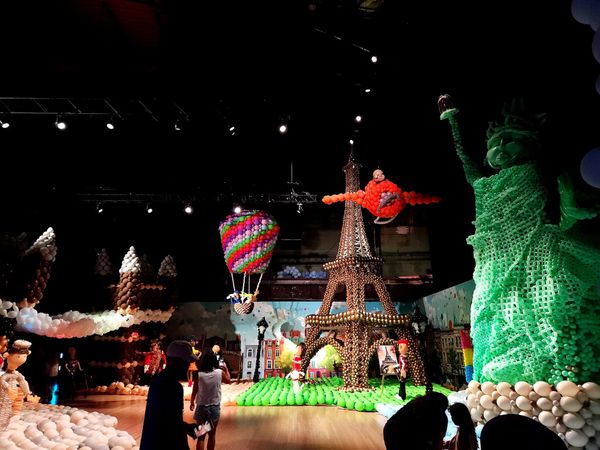 Director of NYC Balloon Exhibition Made Anti-Palestinian Comments