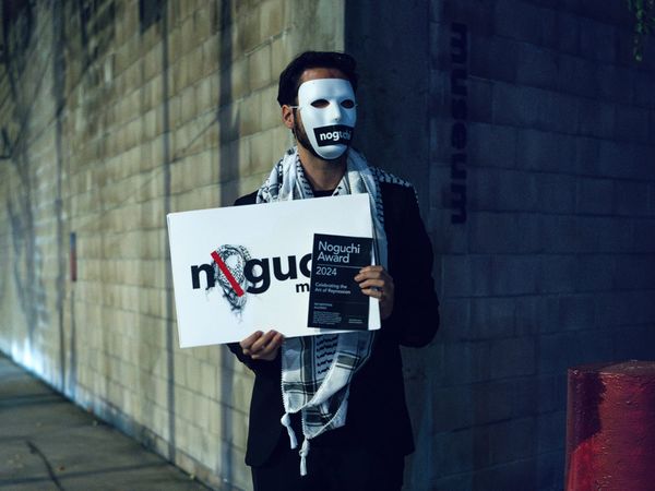 In Silent Action, Activists Protest Keffiyeh Ban at Noguchi Museum Gala