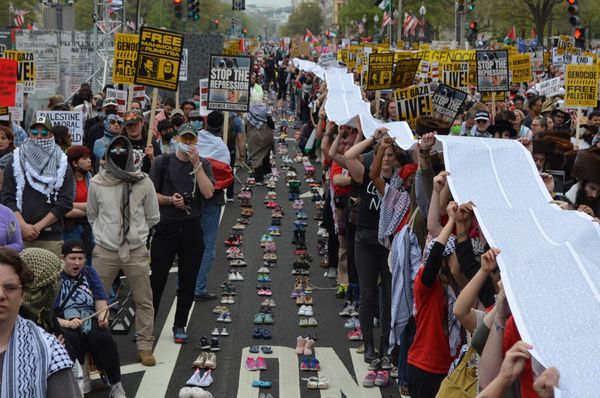 17,000 Children’s Shoes Line Pennsylvania Avenue in Moving Gaza Memorial