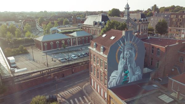Massive Mural of Ashamed Statue of Liberty Emerges in France
