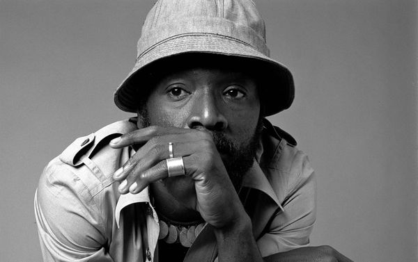 Raymond Saunders, Who Made the Color Black His Own, Dies at 90