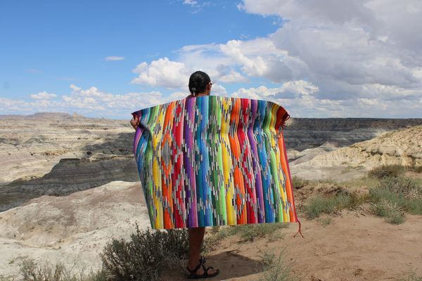 Diné Weaver Venancio Aragón Dyes Wool With Kool-Aid