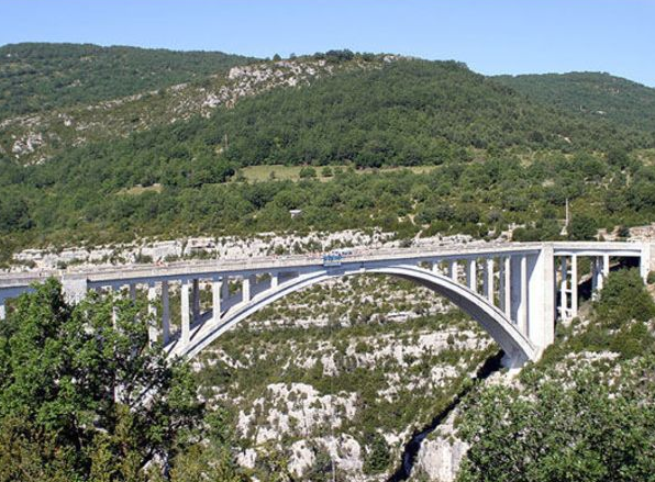 Saut à l'élastique dans le var : vivez le grand frisson ! Saut à l’élastique depuis le pont de Chaulière dans le Var