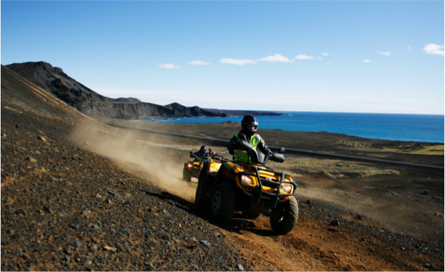 Foncez sur les champs de lave en quad ! Parcourir les champs de lave en quad en Islande