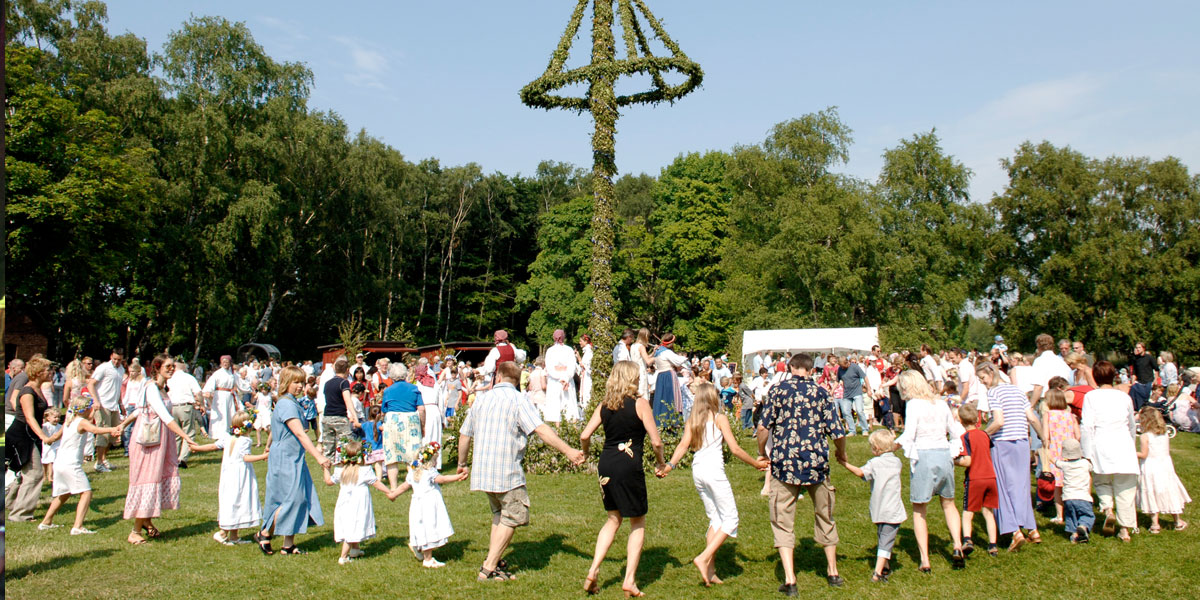 midsummer-festival-sweden-home-exchange