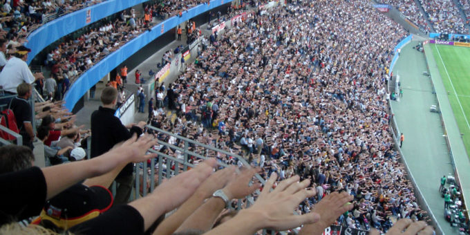 fans-stadium-home-exchange-sports